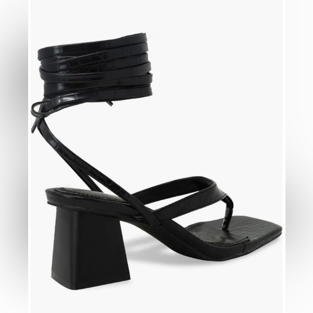 Chase + Chloe Black Strappy Women's Sandals